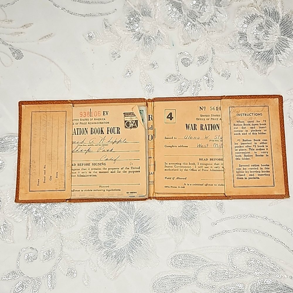 Vintage WWII ration books with ration coupons - Picture 5 of 10